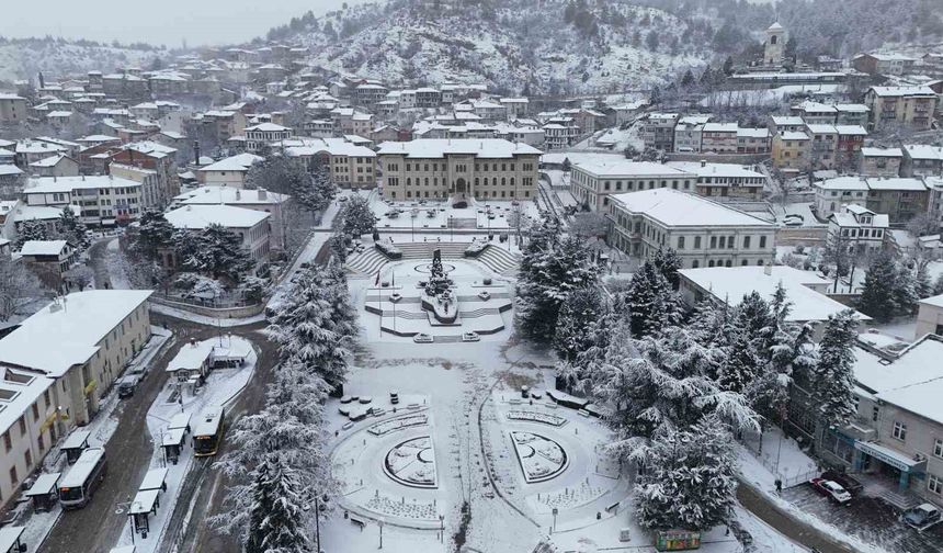 Kastamonu beyaza büründü: Kent merkezinde ortaya kartpostallık görüntüler çıktı