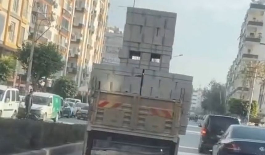 Mersin’de tehlikeli yükleme yapan kamyon sürücüsüne ceza yağdı