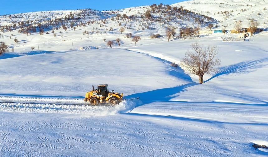 Muş'ta bir günde 333 köy yolu ulaşıma açıldı