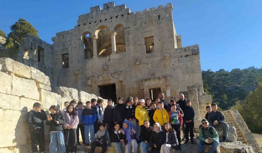 Mut Alahan Manastırı yerli ve yabancı turistlerin ilgi noktası oldu