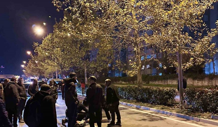 Otomobille çarpışan motosikletteki 2 genç yaralandı