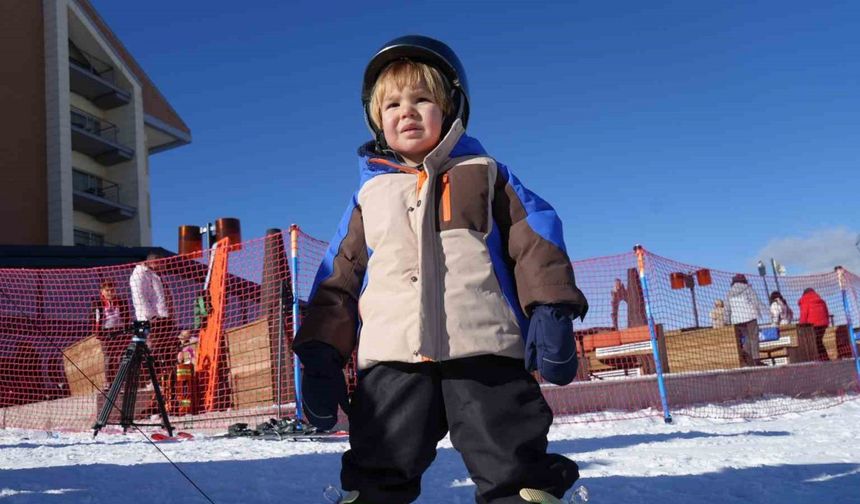 Palandöken’de yapay karla kayak keyfi