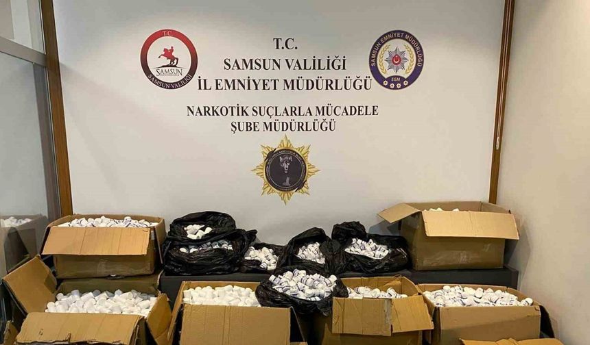 Samsun’da peş peşe giden 3 araçtan 350 bin uyuşturucu hap ele geçirildi