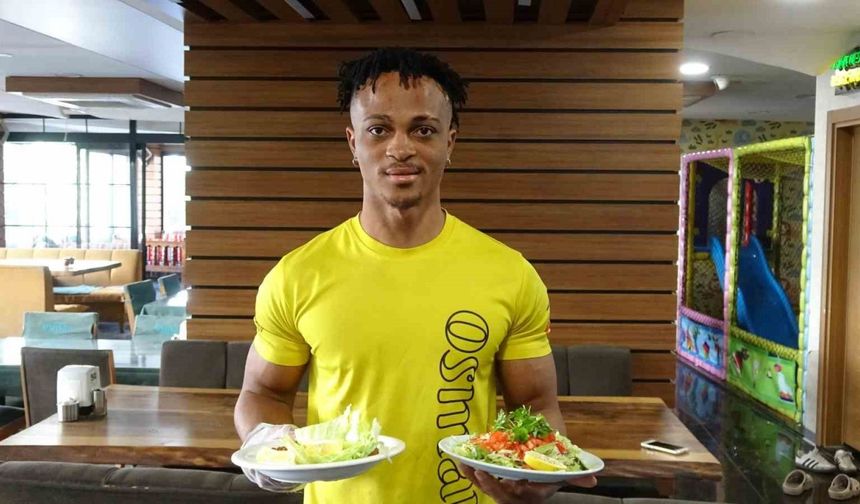 Siirt’te yemek servisleri Nijeryalı Micheal’den