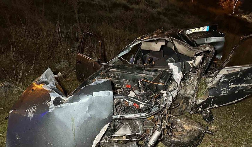 Uşak’ta otomobil şarampole devrildi: 2 ölü, 1 yaralı