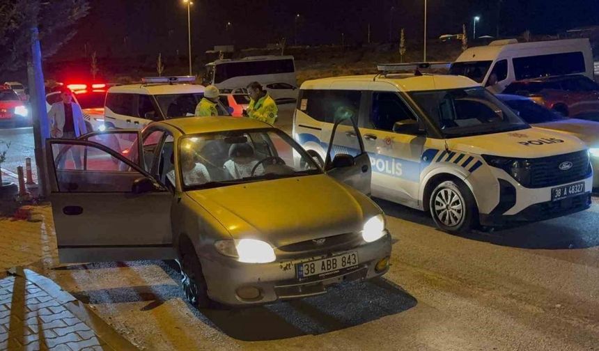 Uygulama yapan polise çarpıp, kaçan şahıs tutuklandı