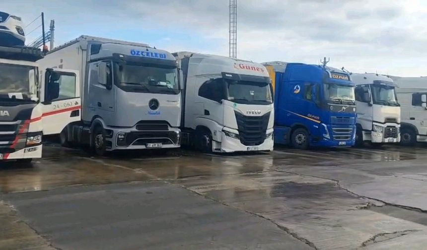 Yunanistan’daki çiftçi grevi sınır kapılarını felç etti: İpsala ve Kipi’de tır geçişleri durdu