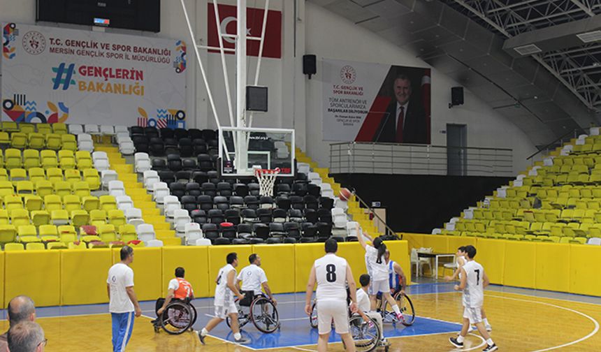 Mersin’de özel bireyler, gösteri maçında buluştu