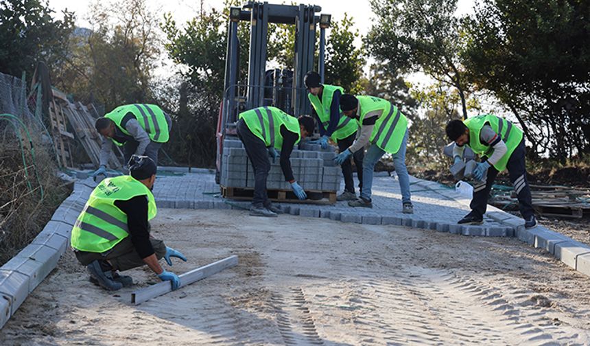 Toroslar Belediyesi kırsal görev başında: Mahallelerde yollar yeniliyor