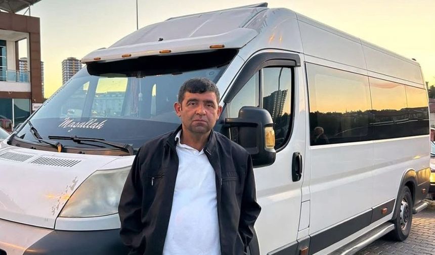 Alevlere teslim olan minibüsünü izlerken kalbine yenik düştü