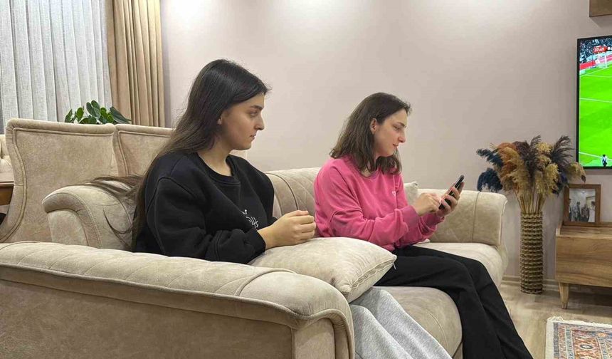 Artvin'de aralarında 11 yaş olan kardeşlerin telefonlarının yüz tanıma şaşkınlığı