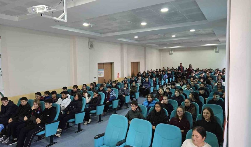 Bilecik'te sosyal medya bağımlılığına karşı farkındalık eğitimi