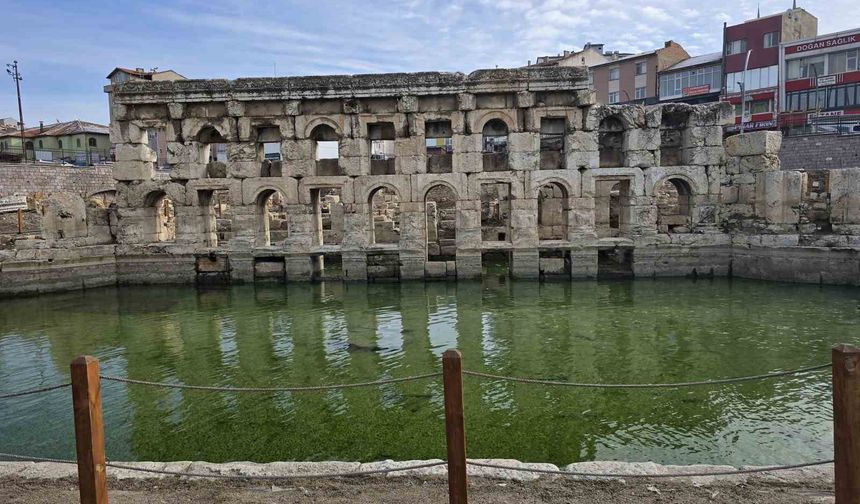Binlerce yıllık Roma Hamamı, ziyaretçilerini ağırlamaya devam ediyor