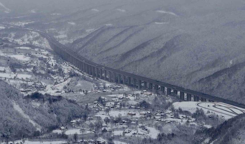 Bolu Dağı'nda kartpostallık kar manzarası