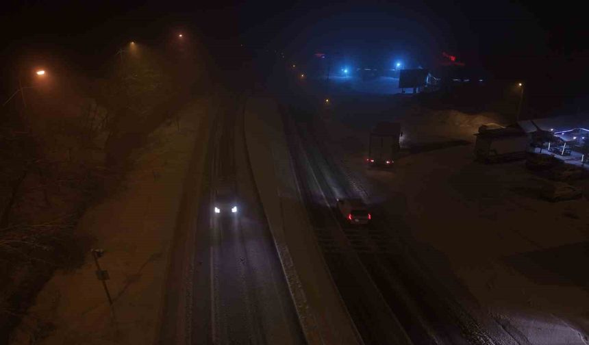 Bolu Dağı'nda yoğun kar yağışı: Karla mücadele sürüyor