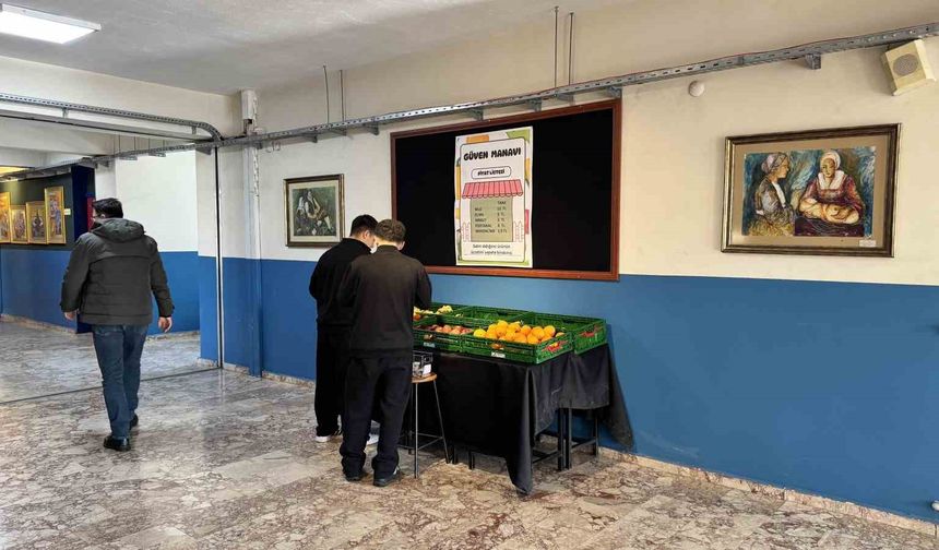 Bu okulda manav var, görevli yok