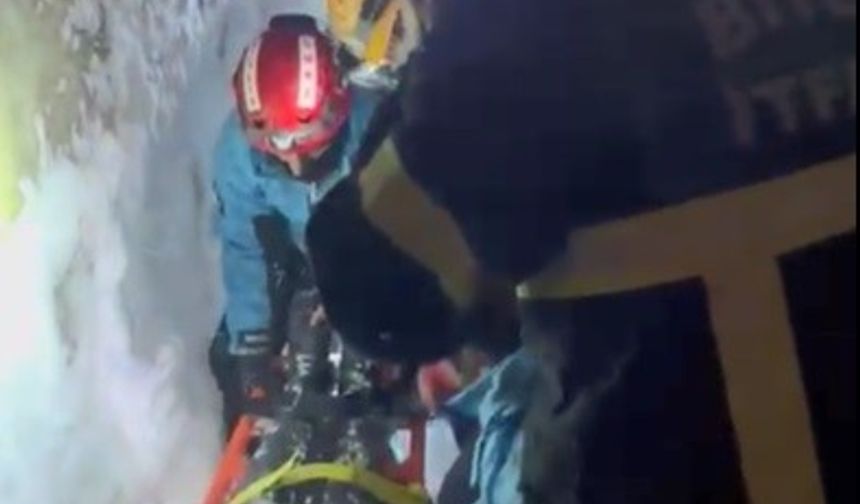 Damda kar temizlerken üzerlerine çığ düştü