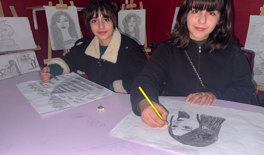 Engel tanımayan ikizlerin resim aşkı