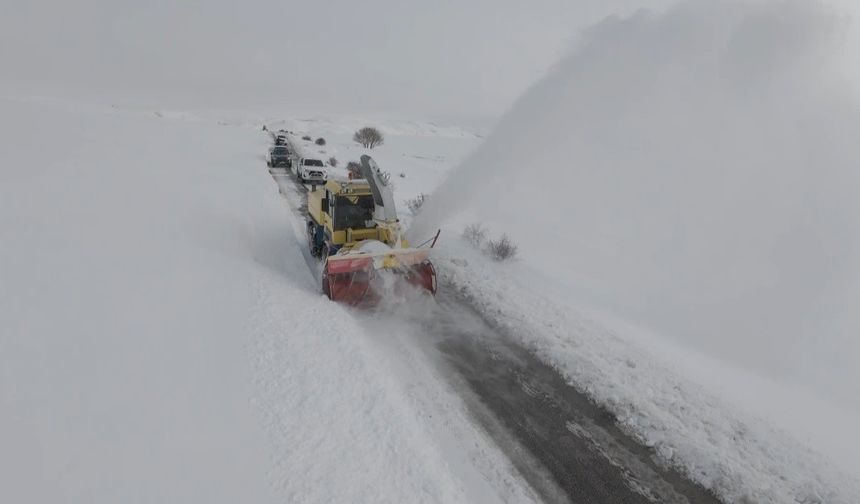 Erzincan'da kar ve tipi: 328 köy yolu ulaşıma kapandı