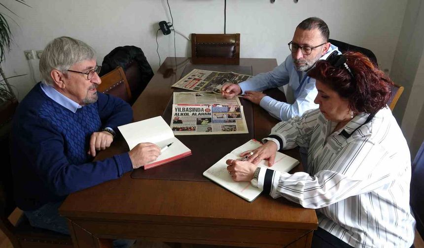 Gazeteci baba ve 2 çocuğu aynı mesleği yapmanın gururunu yaşıyor