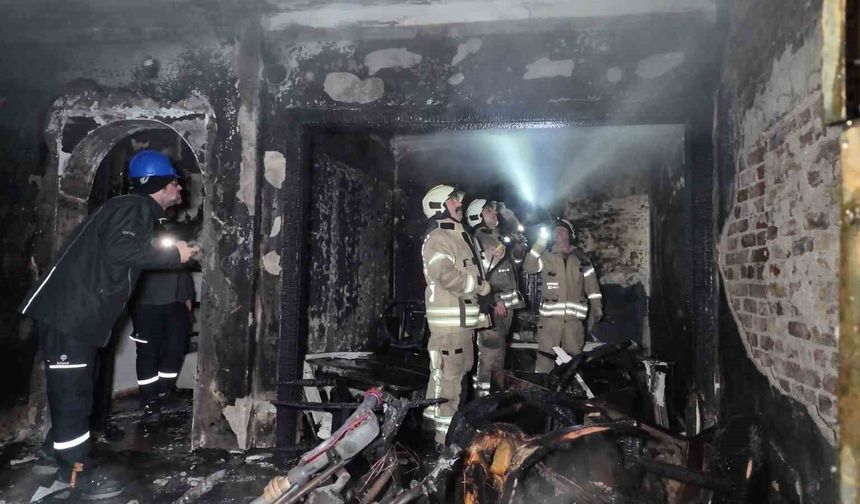 Kadıköy'de korkutan yangın: 1'i ağır 8 yaralı