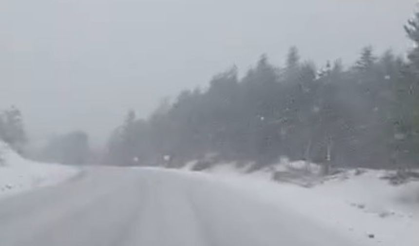 Kastamonu'da yüksek rakımlı bölgelerde kar yağışı etkili oluyor