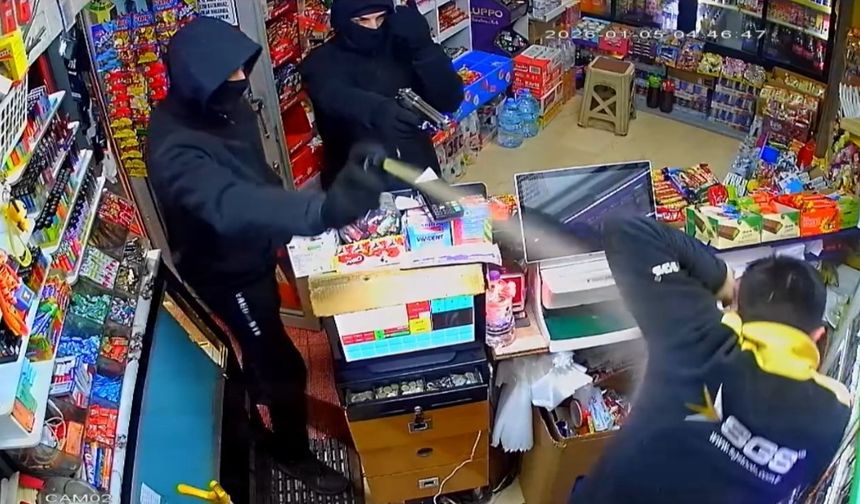Market sahibine dehşeti yaşatan gaspçıları polis kıskıvrak yakaladı