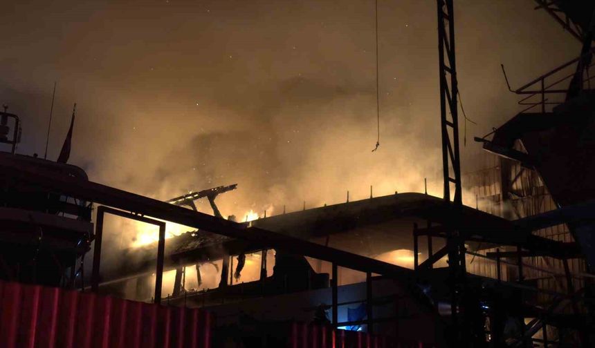 Muğla'da tersane yangını: Söndürme çalışmaları sürüyor