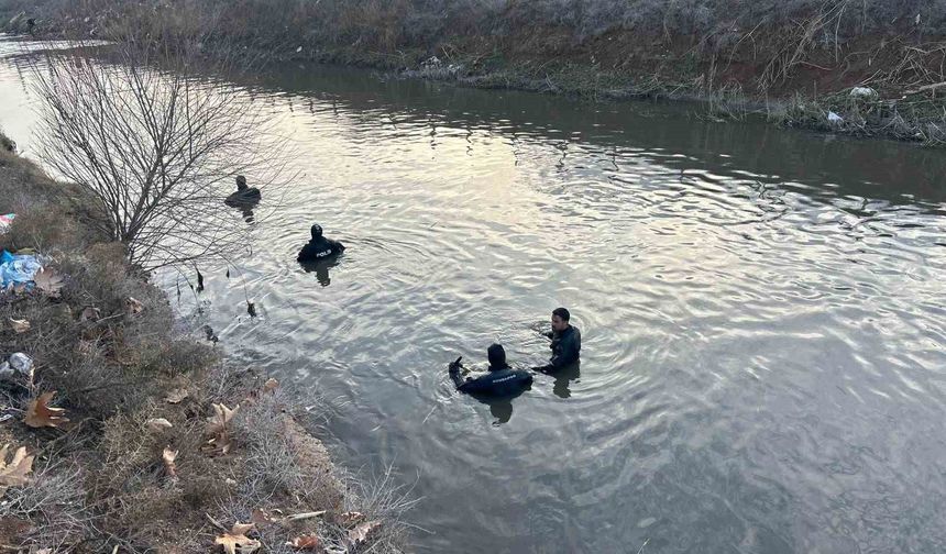 Sulama kanalında kaybolan sürücü 10 gündür aranıyor