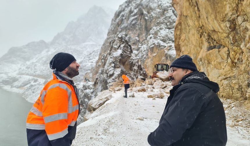 Taş Yolu'nda tehlike oluşturan kaya ve taşlar temizlendi