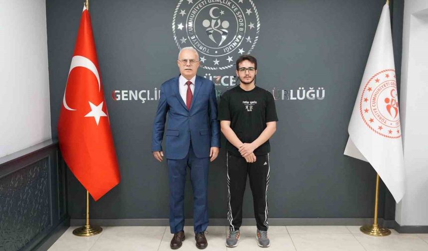 Türkiye Şampiyonu sporcuya tebrik