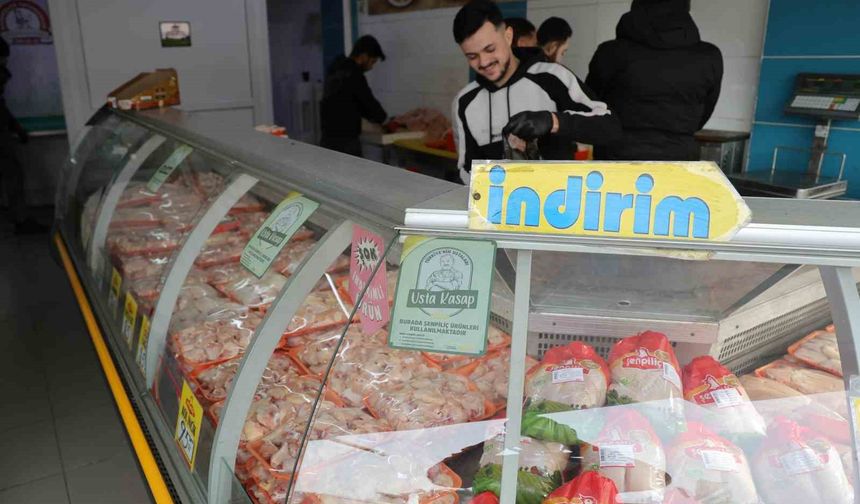 Zehirlenmeler tavuk fiyatlarını baskıladı