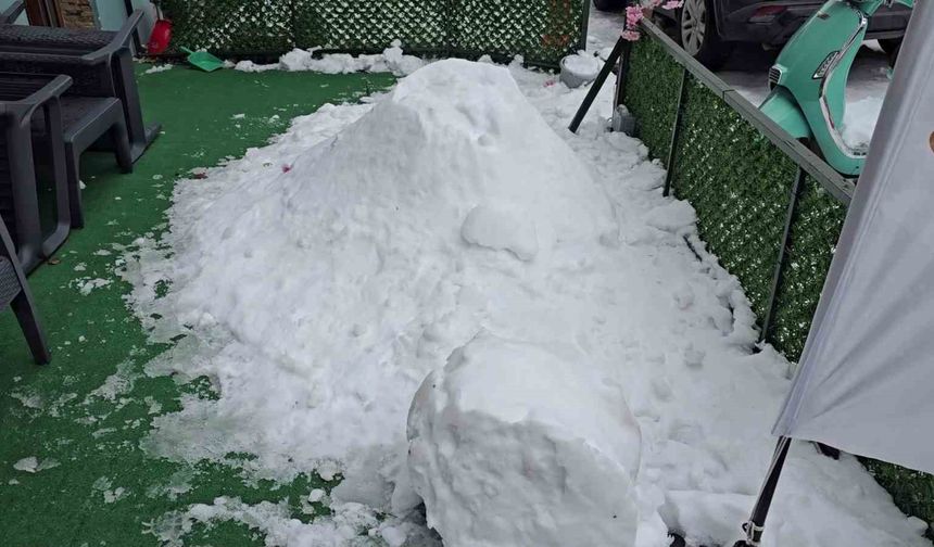Zonguldak'ta pes dedirten olay; 'Bana çarptı' deyip kardan adamı dövdüler