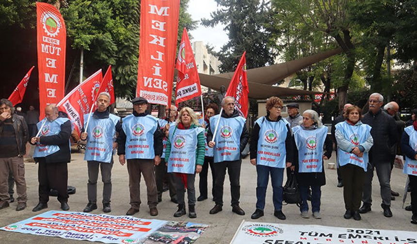 Mersin’de emekliler, zam taleplerinin karşılanması için sokağa indi