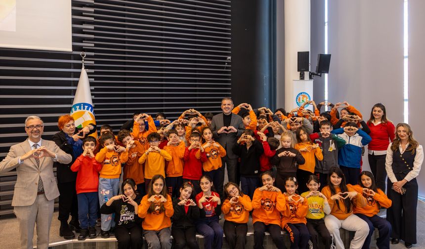 Çocuklar, yerel yönetim faaliyetlerini Mezitli’de öğrendi