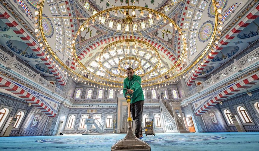 Mersin'in 13 ilçesinde ibadethaneler Ramazan'a hazırlanıyor