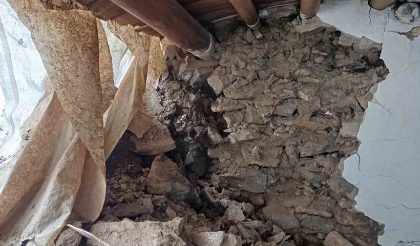 Batman'da heyelan: Kayaların düştüğü ev yıkıldı