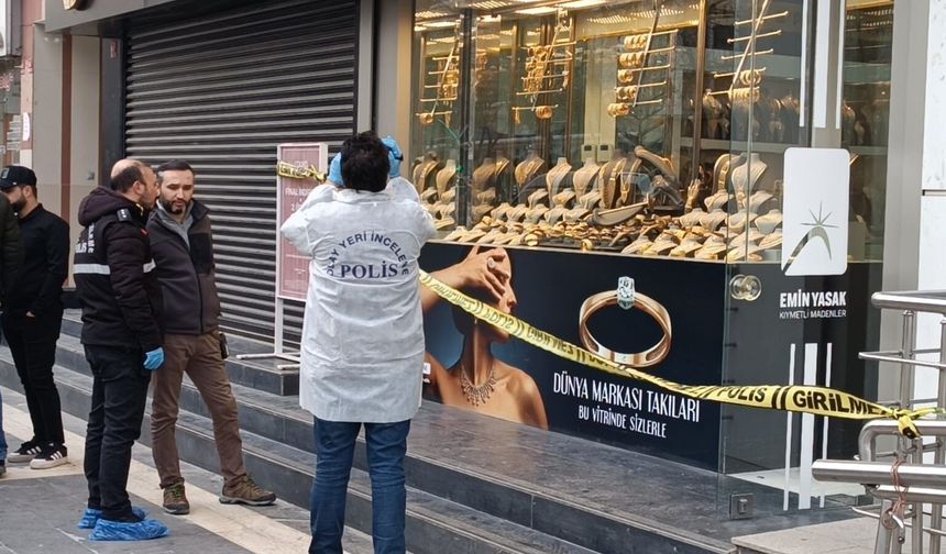 Batman'da silahlı kuyumcu soygunu: Kar maskeli 2 şüpheli, çaldıkları altınla birlikte kaçtı