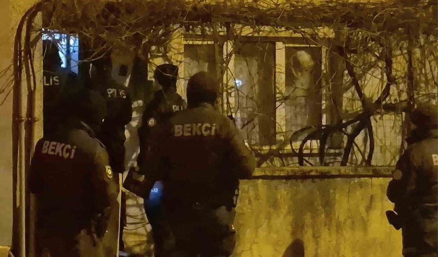 Evine pencereden giren genç, hırsız sanılarak paniğine neden oldu