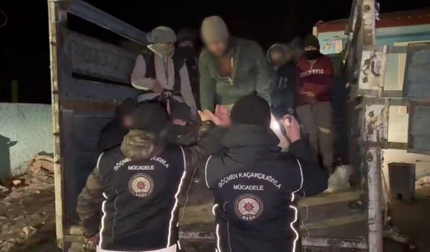 Kars'ta göçmen kaçakçılığı operasyonu: 19 düzensiz göçmen yakalandı