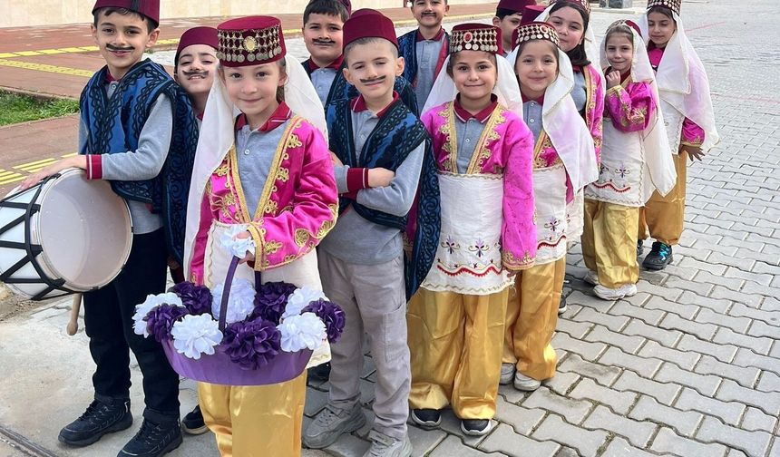 Küçük davulcular mahalleyi şenlendirdi