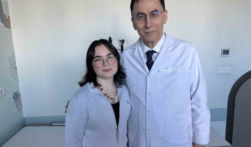 Lenf kanserini yendi, doktorundan ilham alıp tıp fakültesini kazandı: Yıllar sonra yine aynı karede buluştular