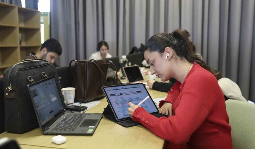 Mersin'de okuma salonları gençlerin ikinci evi oldu