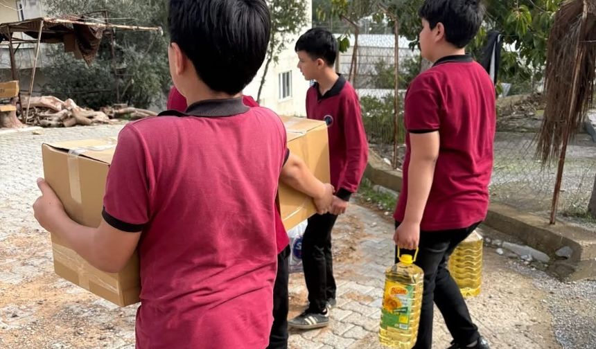 Mersin'de Tekmen Ortaokulu'nda Yardımlaşma Seferberliği
