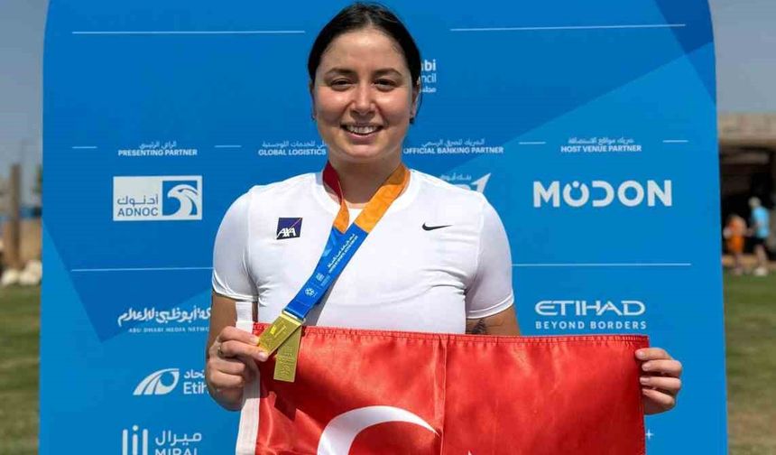 Milli yüzücü Bengisu Avcı'dan, Abu Dhabi'de dünya şampiyonluğu