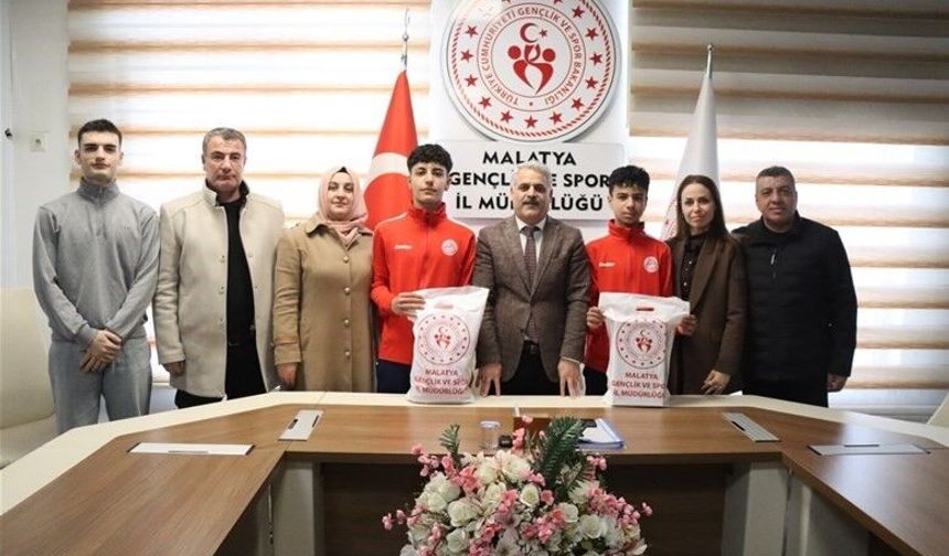 Röveşata golünün kahramanları ödüllendirildi