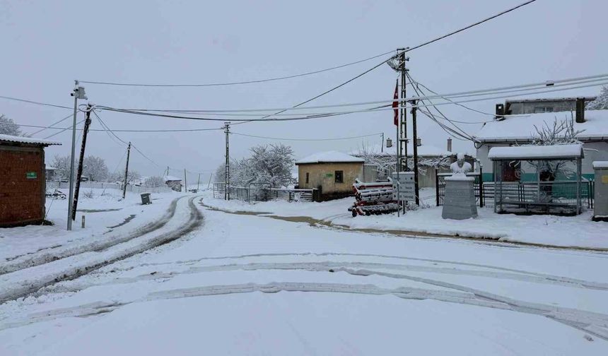 Tekirdağ'ın yüksek kesimleri karla kaplandı