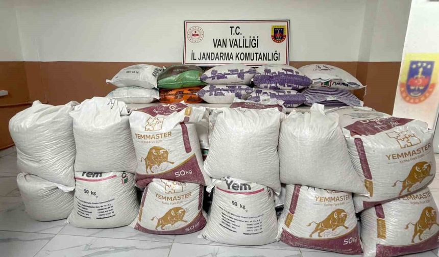 Van'da 3,5 milyon TL değerinde kaçak gıda malzemesi ele geçirildi