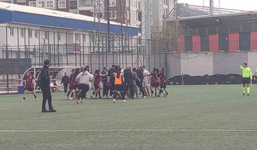 Van'da maç bitti yumruklar konuştu