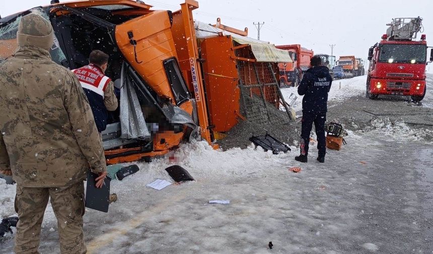 Van'daki trafik kazasında ölü sayısı 2'ye yükseldi